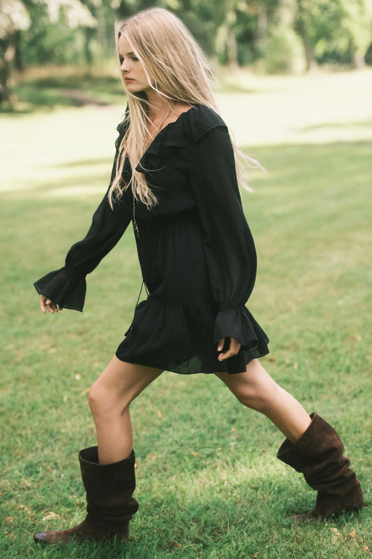 Flounce-collar dress